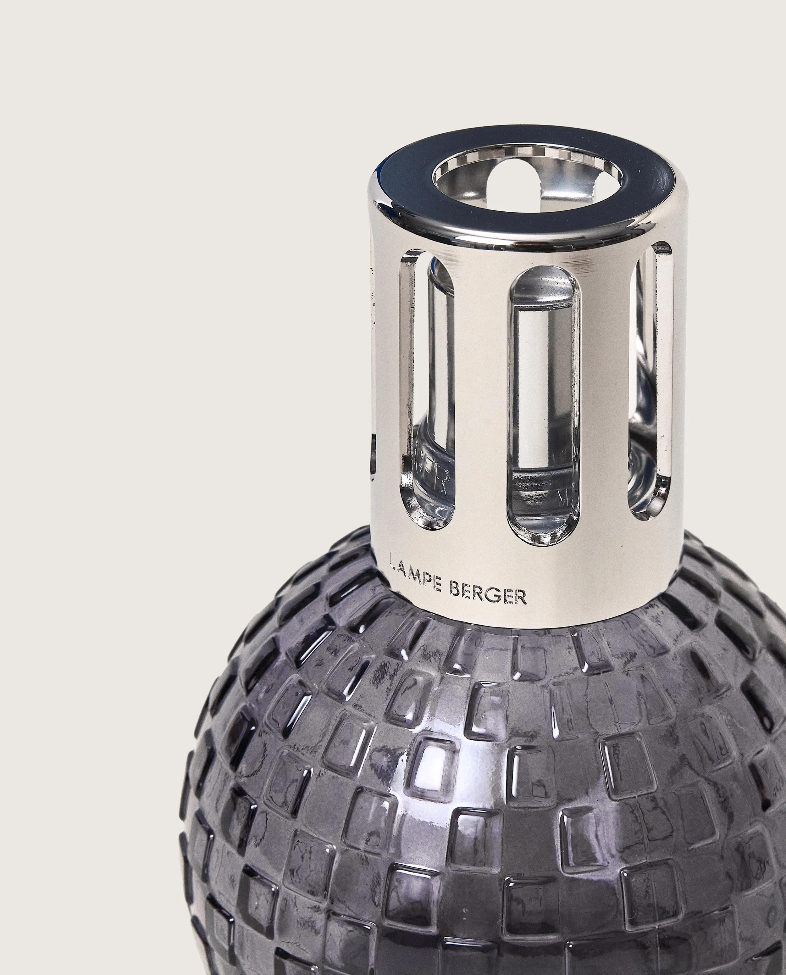 Disco Grey Fragrance Lamp Gift Set with Pure White Tea - Image 3