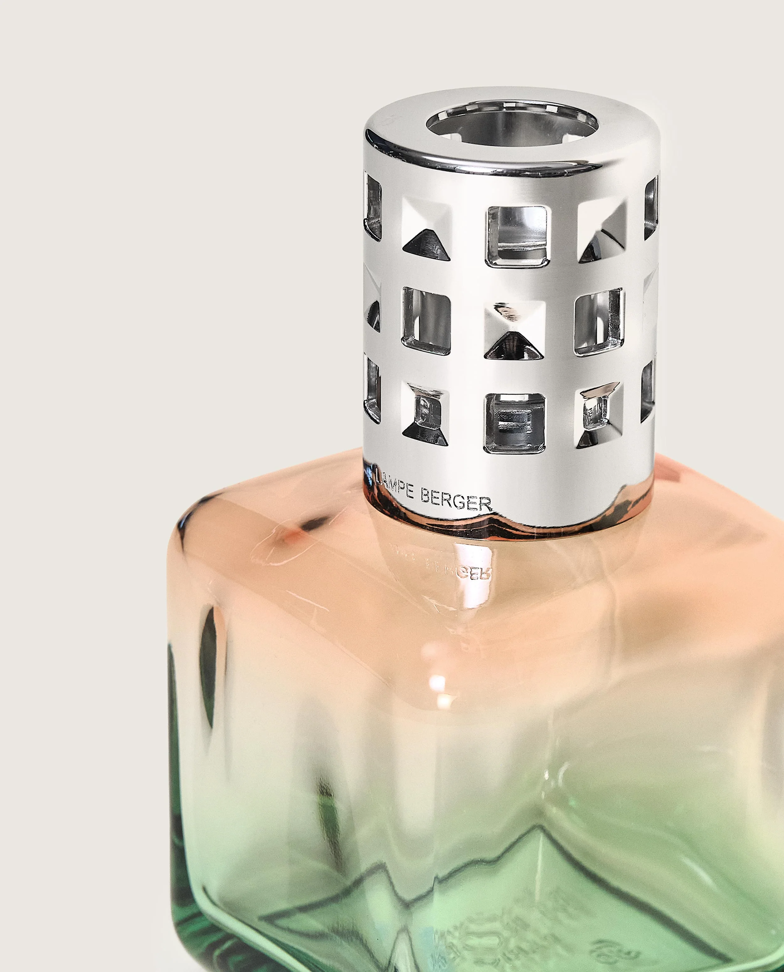 Glaçon Peach-Green Gradient Lamp Gift Set with Ocean Breeze - Image 4