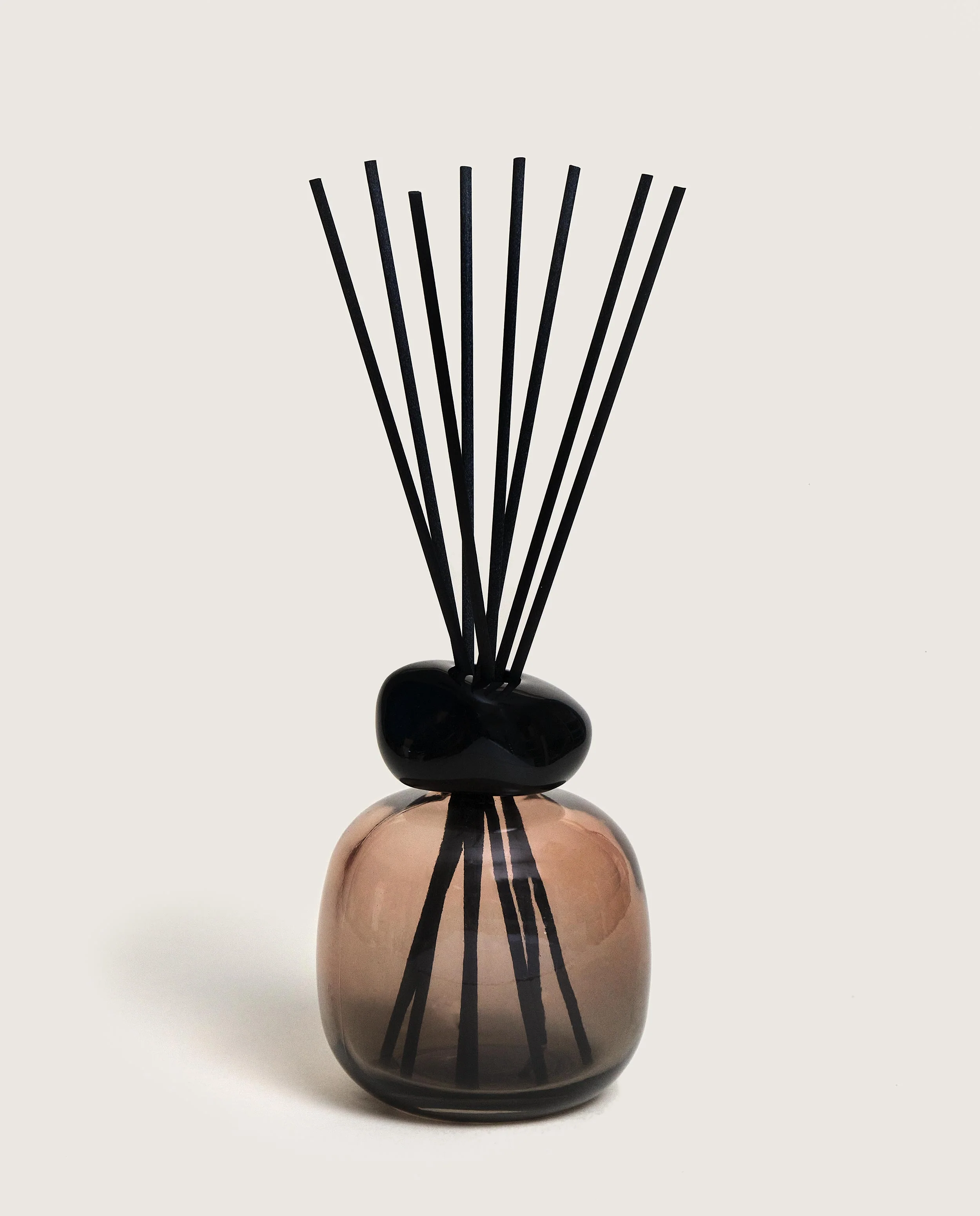 Mineral Sienna-Noire Ombré/Black Reed Diffuser Gift Set with Vanilla Magnificence - Image 5